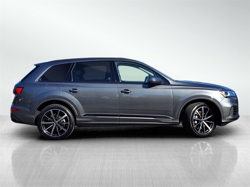 2022 Audi Q7 55 Premium Plus photo 3