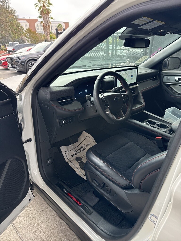 2025 Ford Explorer ST photo 2