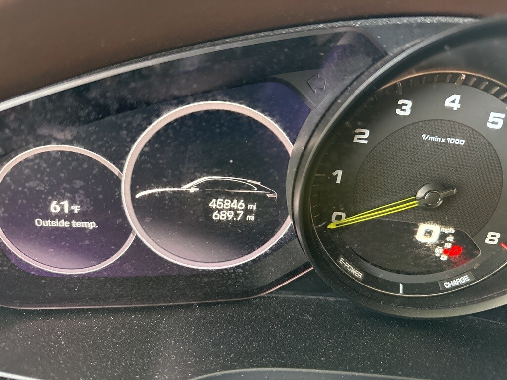 2023 Porsche Cayenne E-Hybrid Coupe Platinum Edition photo 2