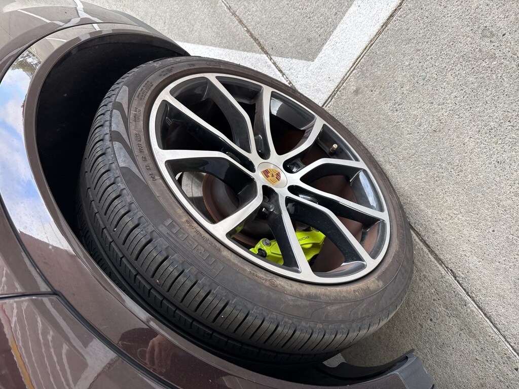 2023 Porsche Cayenne E-Hybrid Coupe Platinum Edition photo 4