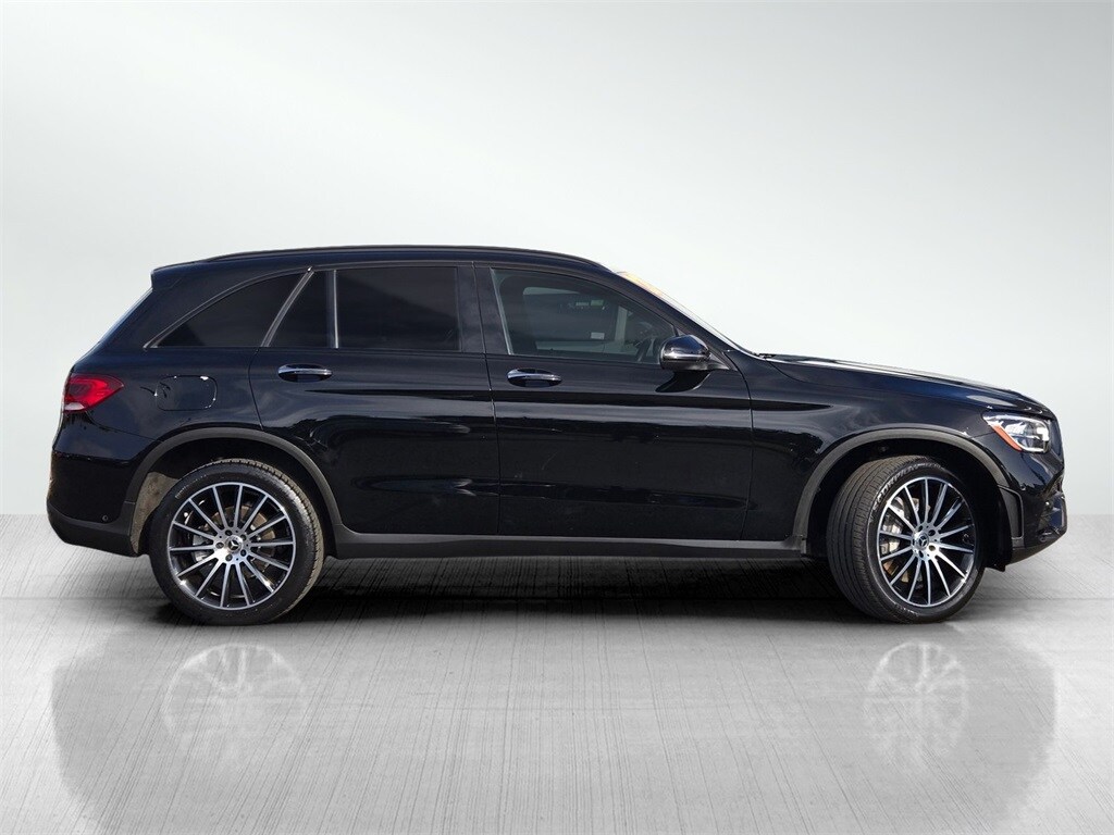 2022 Mercedes Benz GLC 300 photo 2