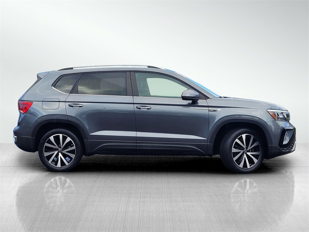 2022 Volkswagen Taos SE photo 3