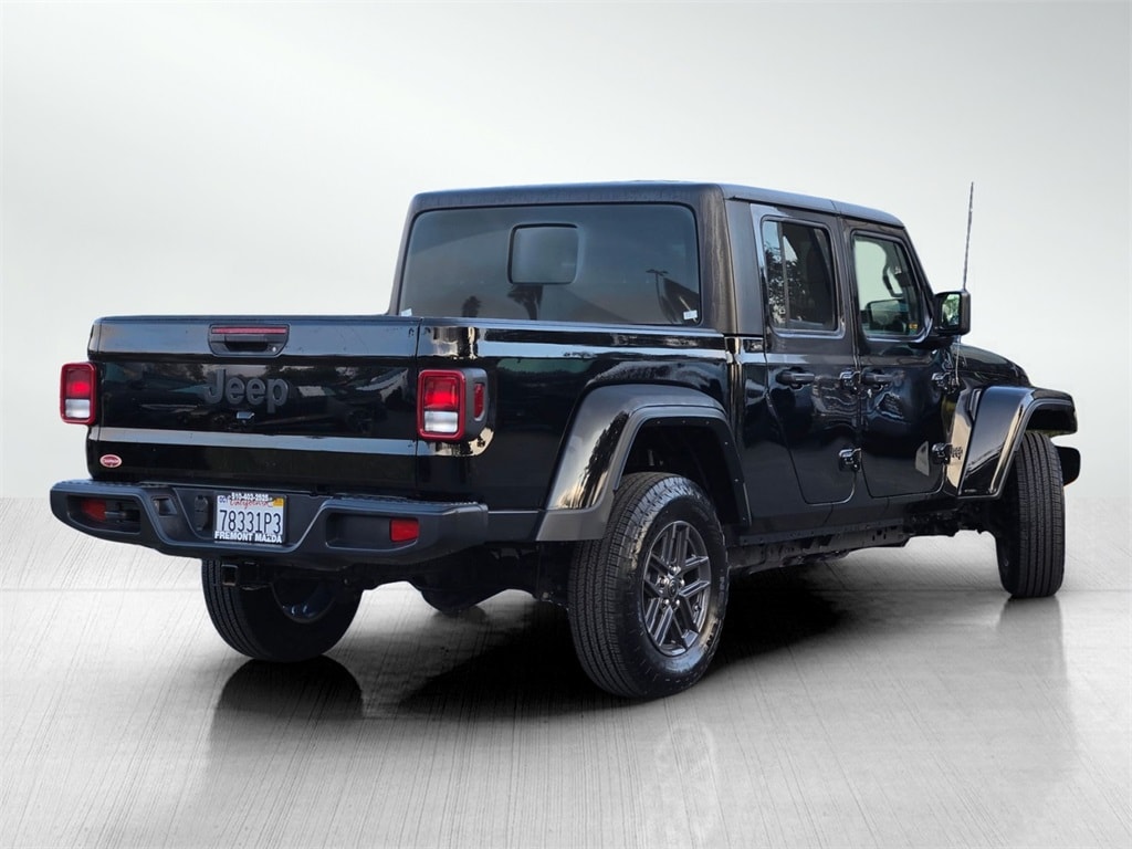 Used 2022 Jeep Gladiator Sport Truck Crew Cab