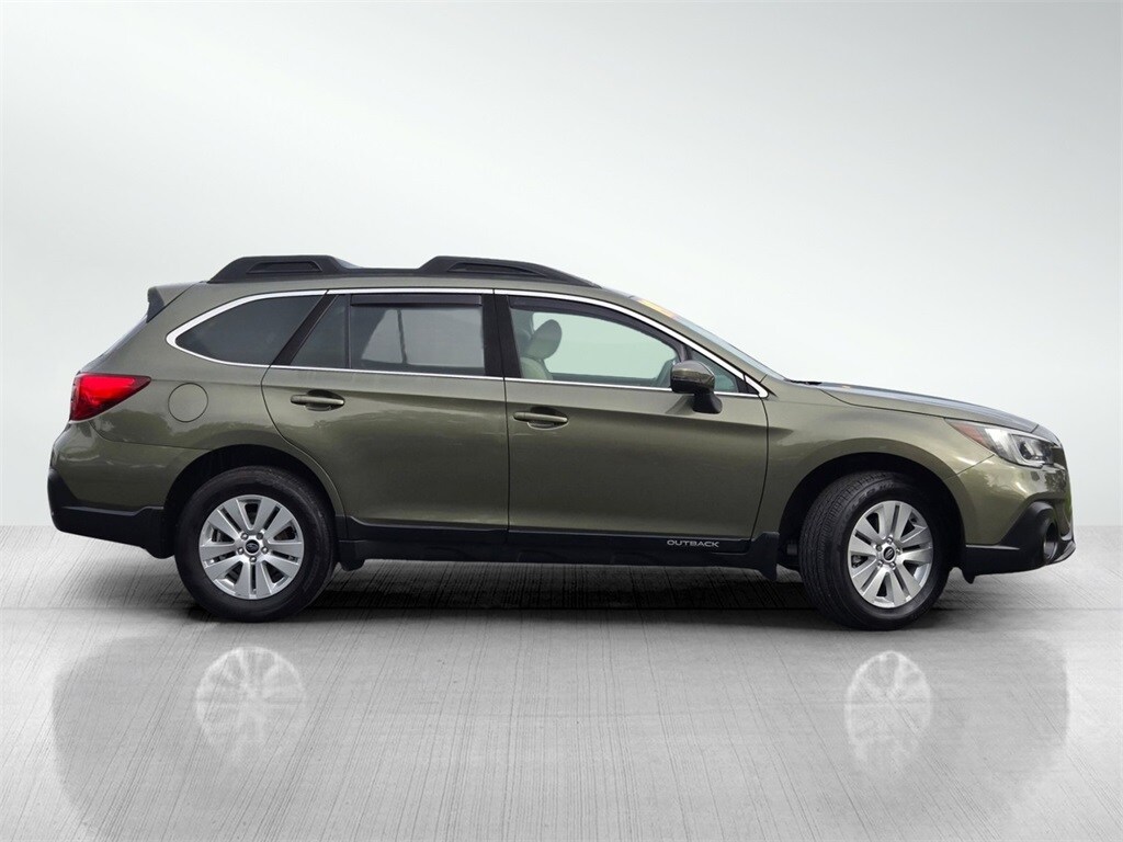 2019 Subaru Outback 2.5i Premium photo 3