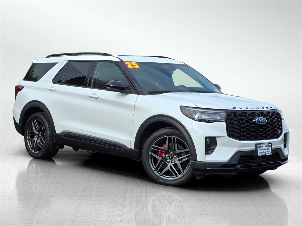 2025 Ford Explorer ST's photo