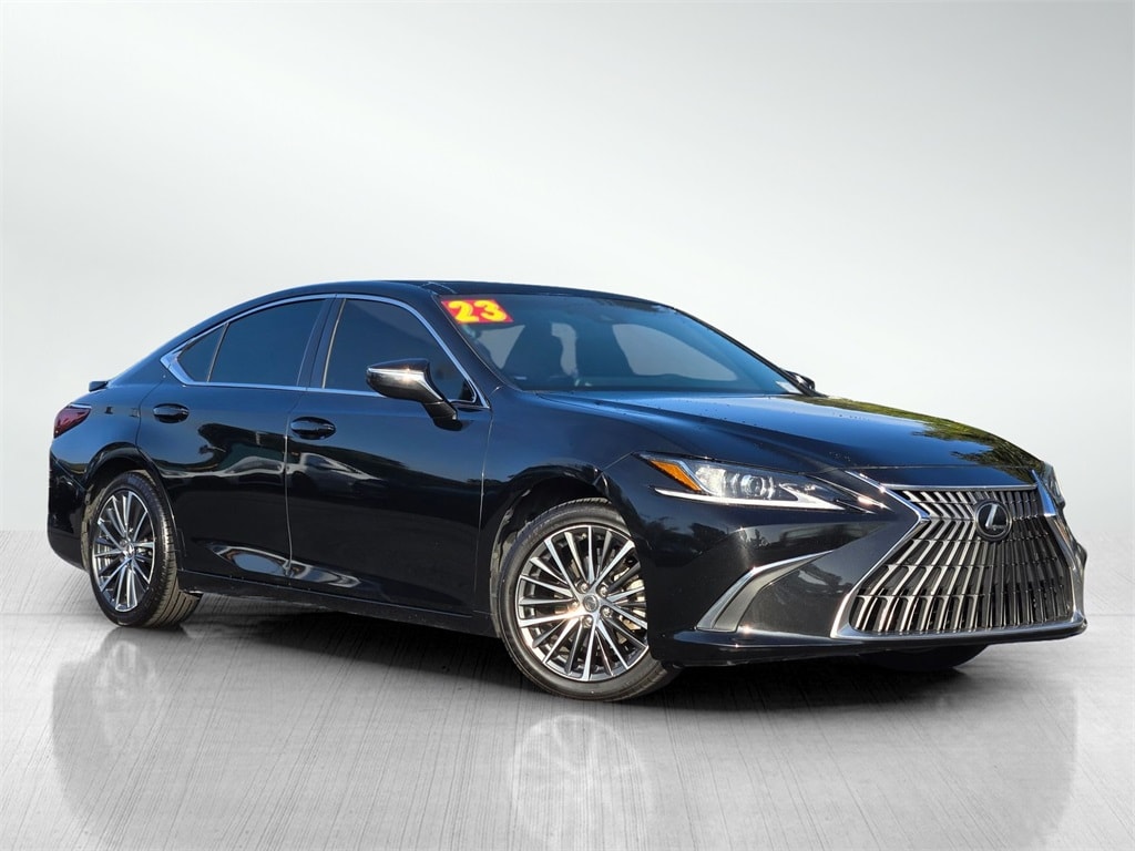 2023 Lexus ES Hybrid 300h's photo