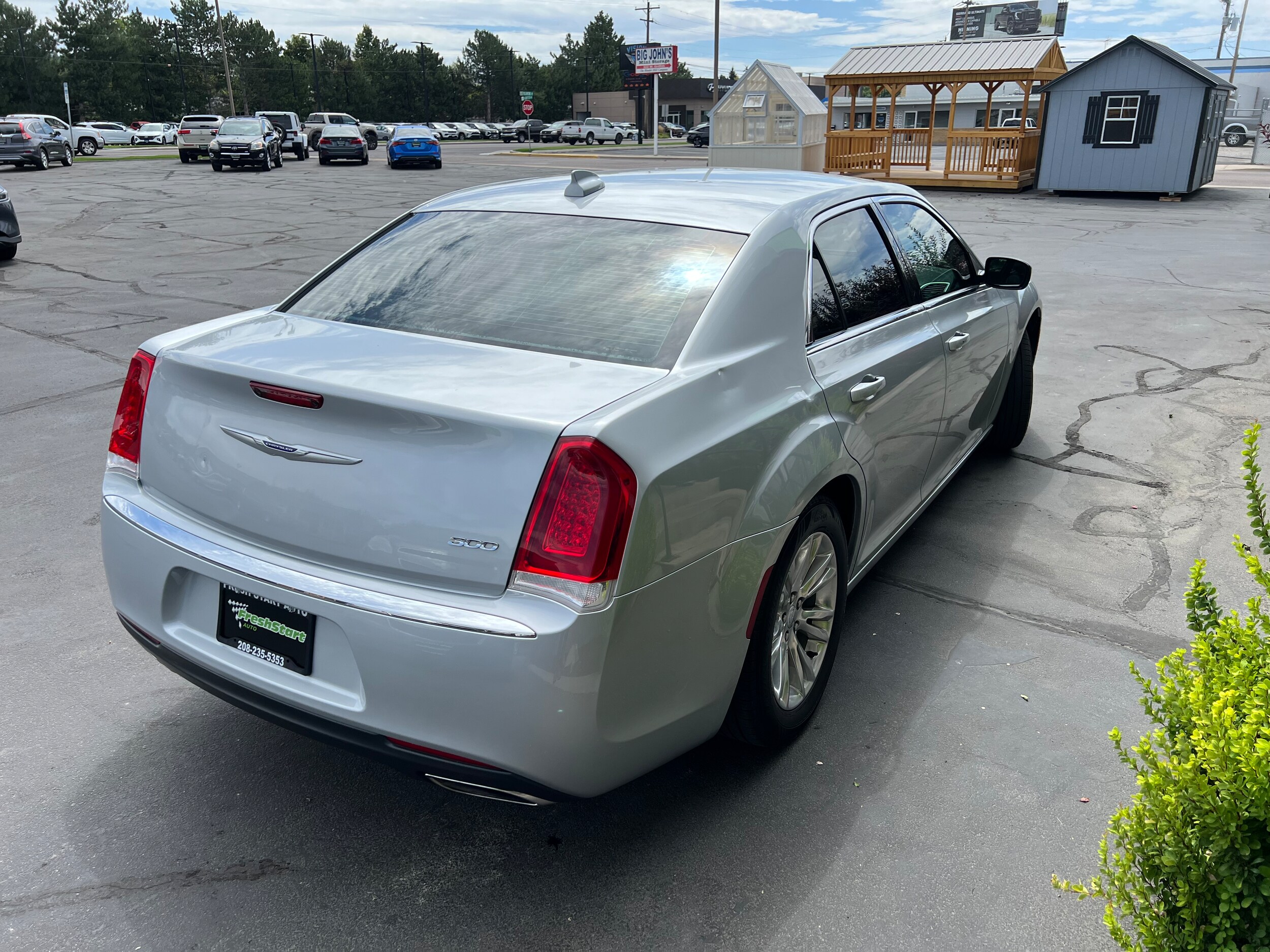 2020 Chrysler 300 Touring photo 4