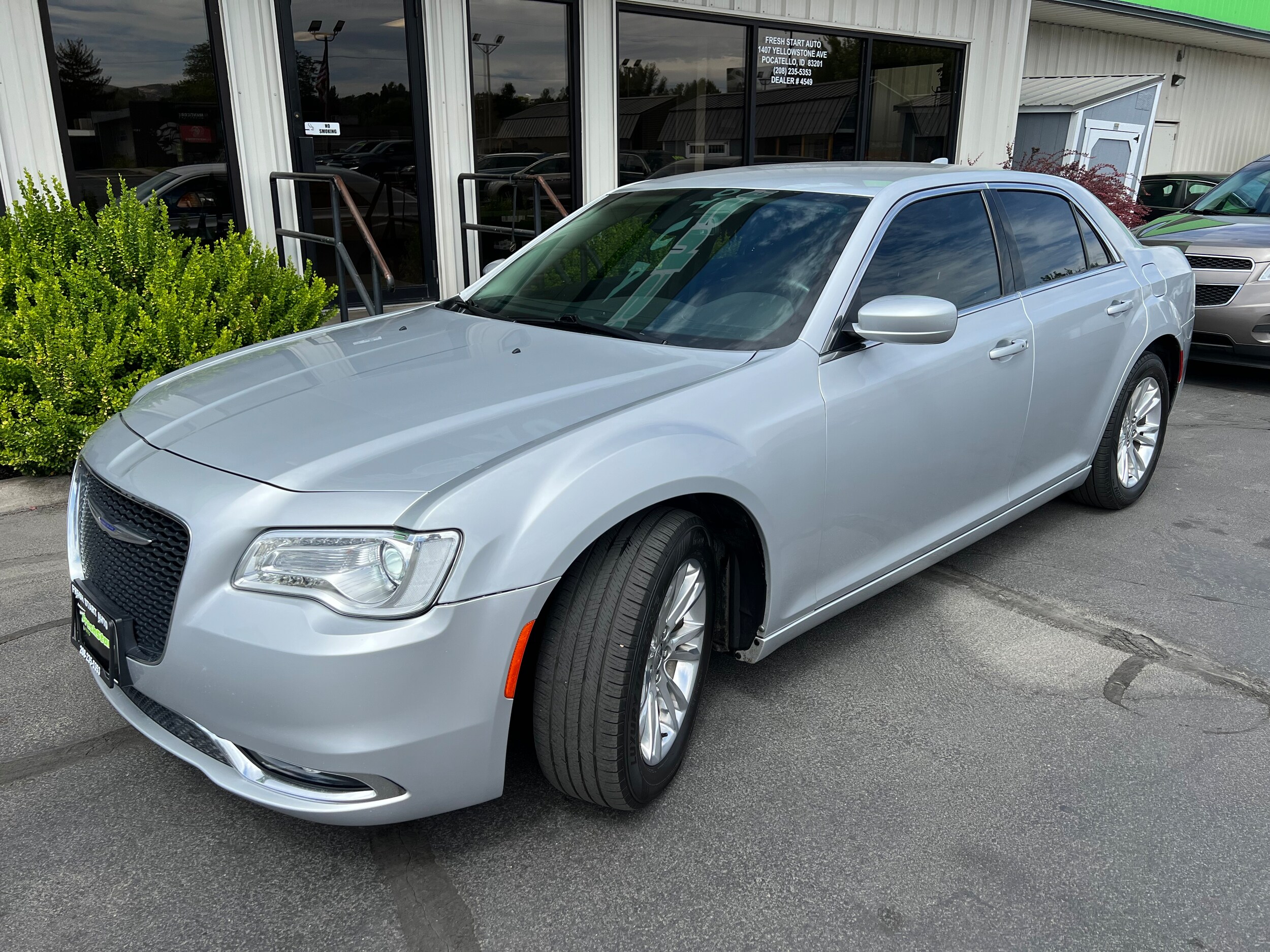 2020 Chrysler 300 Touring photo 2