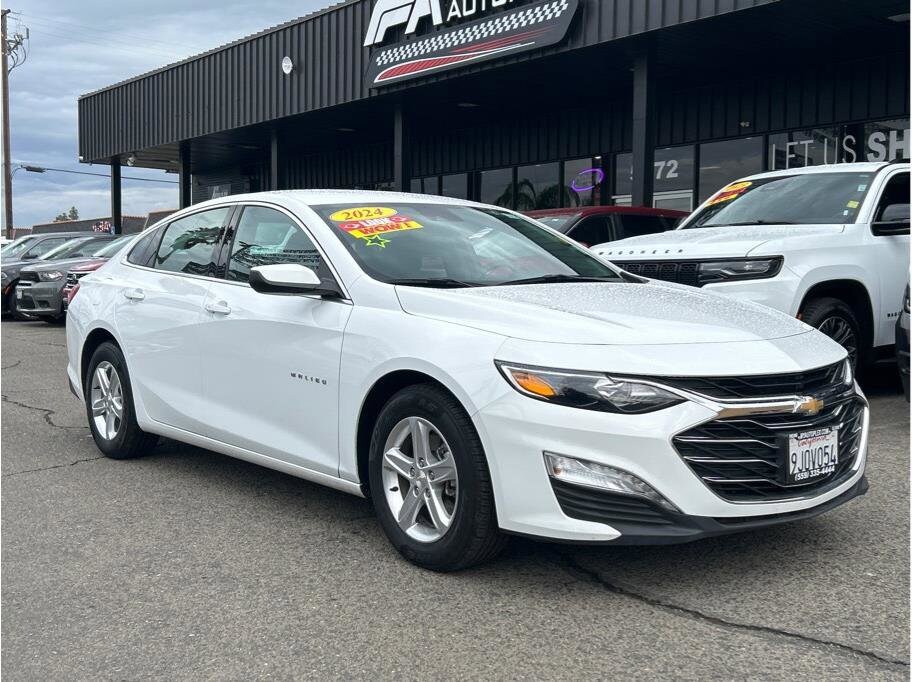 2024 Chevrolet Malibu 1LT photo 2