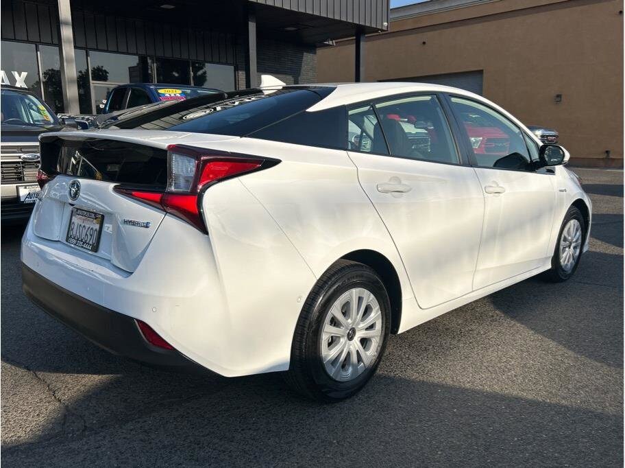2019 Toyota Prius XLE photo 2
