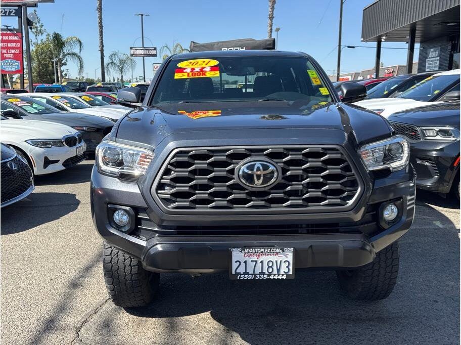 2021 Toyota Tacoma SR5 photo 2