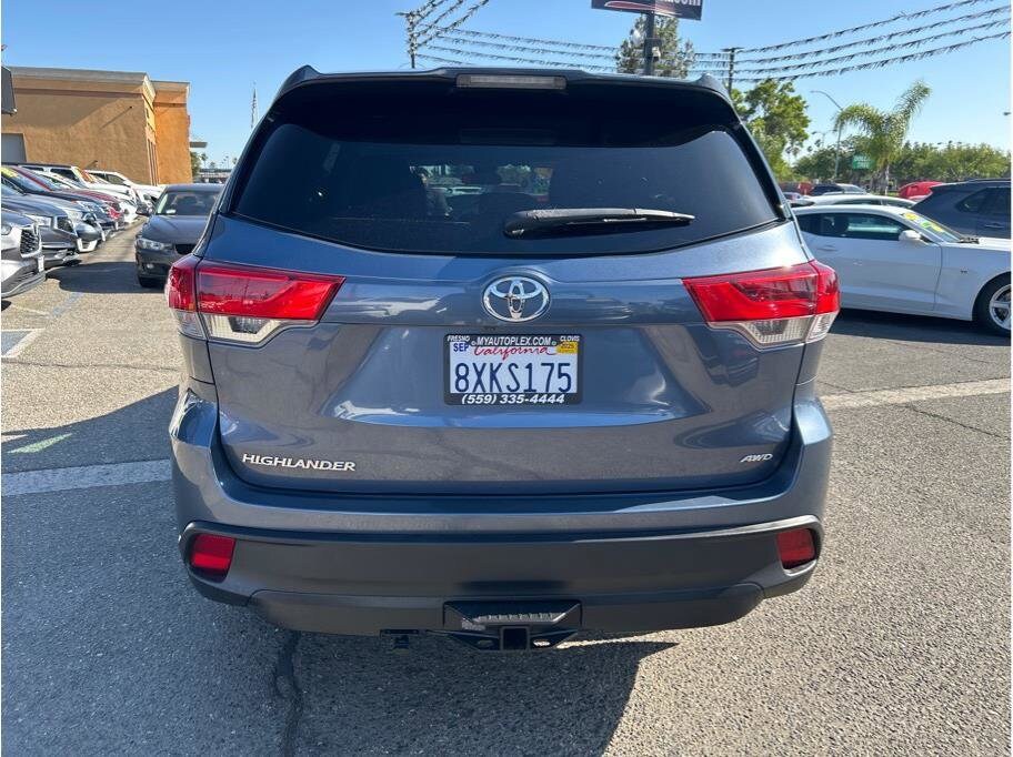 2018 Toyota Highlander LE Plus photo 4