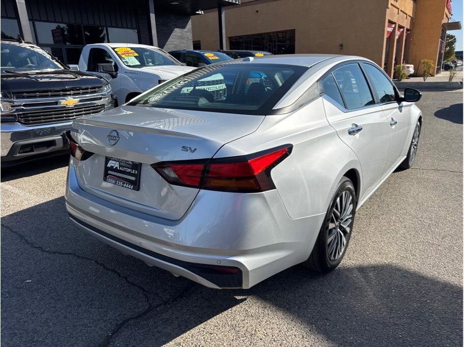 2024 Nissan Altima 2.5 SV photo 4
