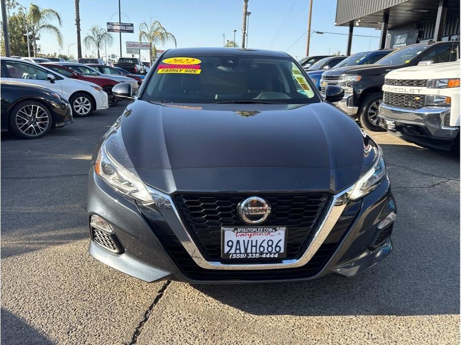 2022 Nissan Altima SV photo 2