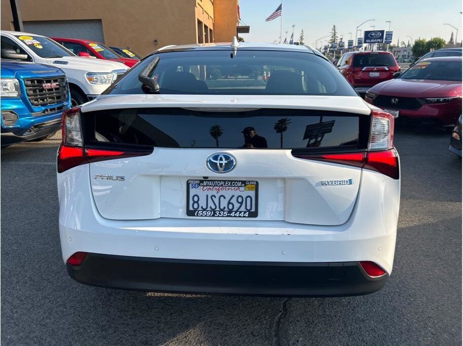2019 Toyota Prius XLE photo 3