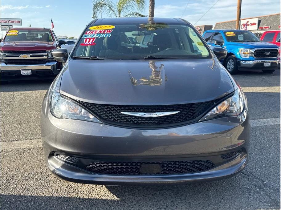 2022 Chrysler Voyager LX photo 2