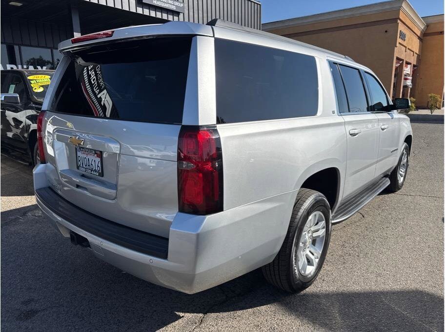2019 Chevrolet Suburban LT photo 3