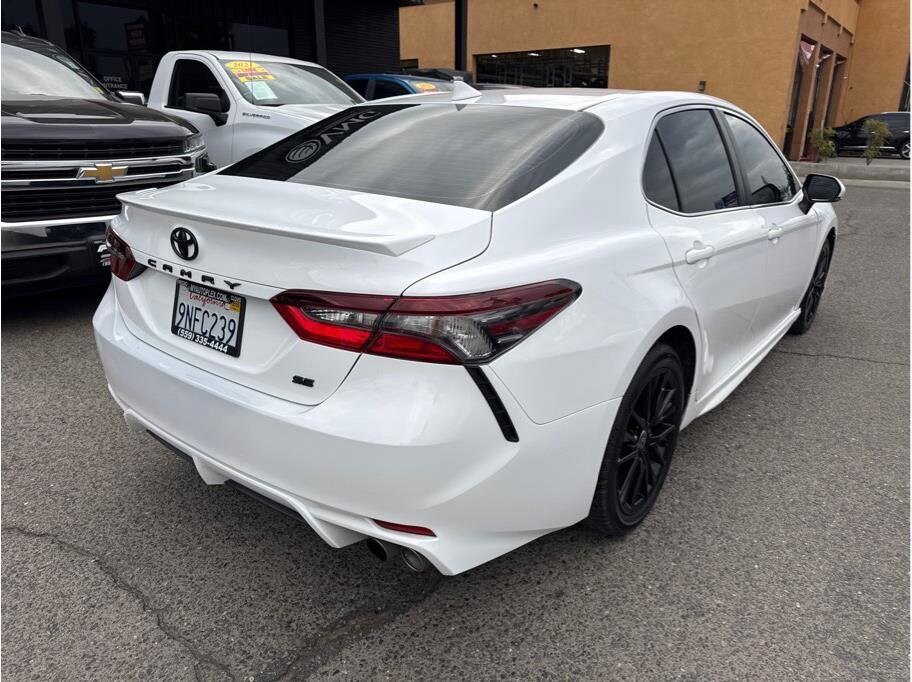 2022 Toyota Camry SE photo 4