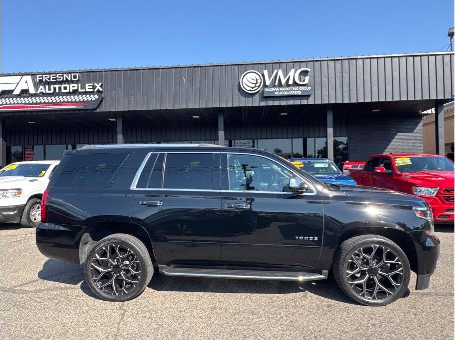 2017 Chevrolet Tahoe Premier photo 2