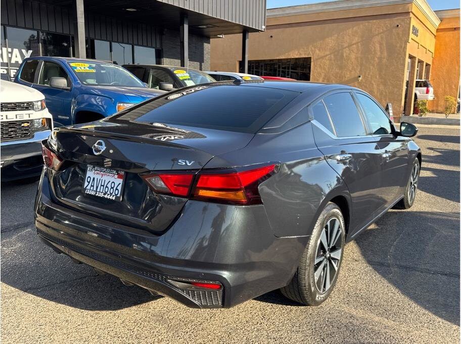 2022 Nissan Altima SV photo 4