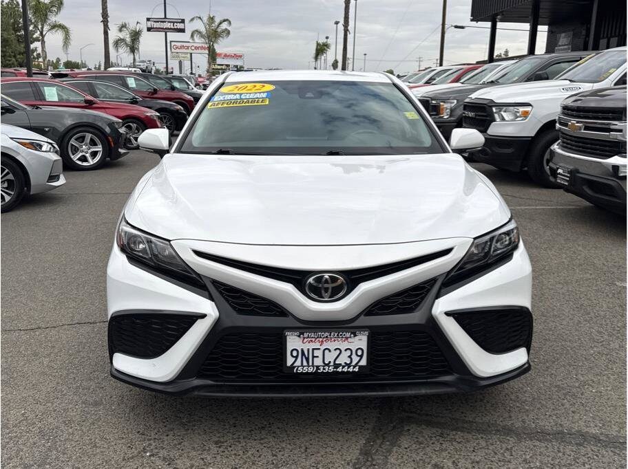 2022 Toyota Camry SE photo 2