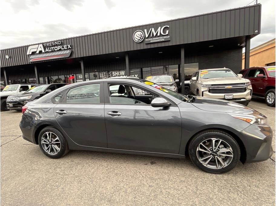 2023 Kia Forte LXS photo 3