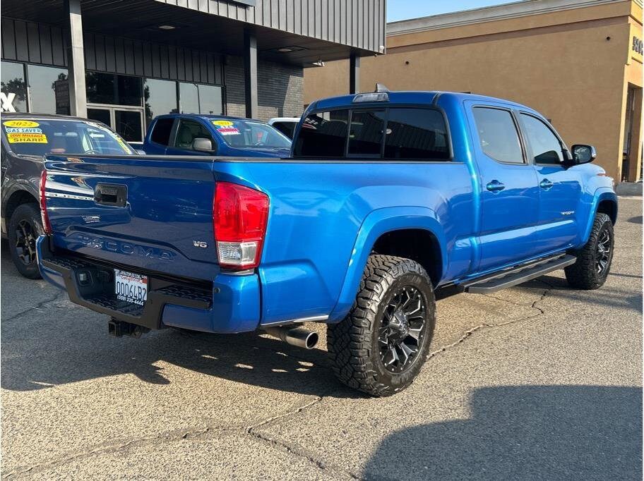 2016 Toyota Tacoma SR5 TRD Sport photo 3