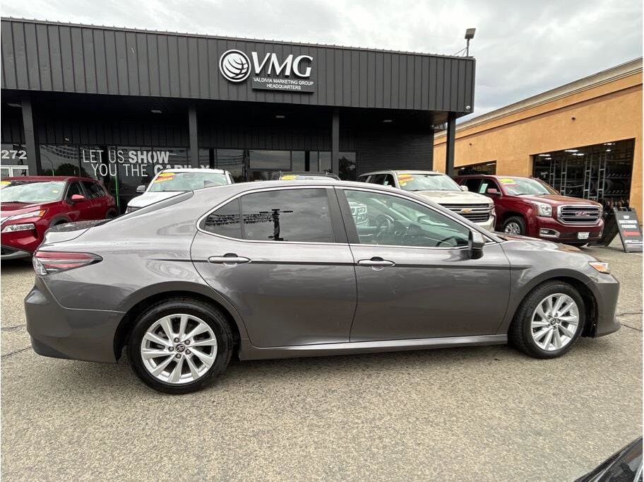 2023 Toyota Camry LE photo 2