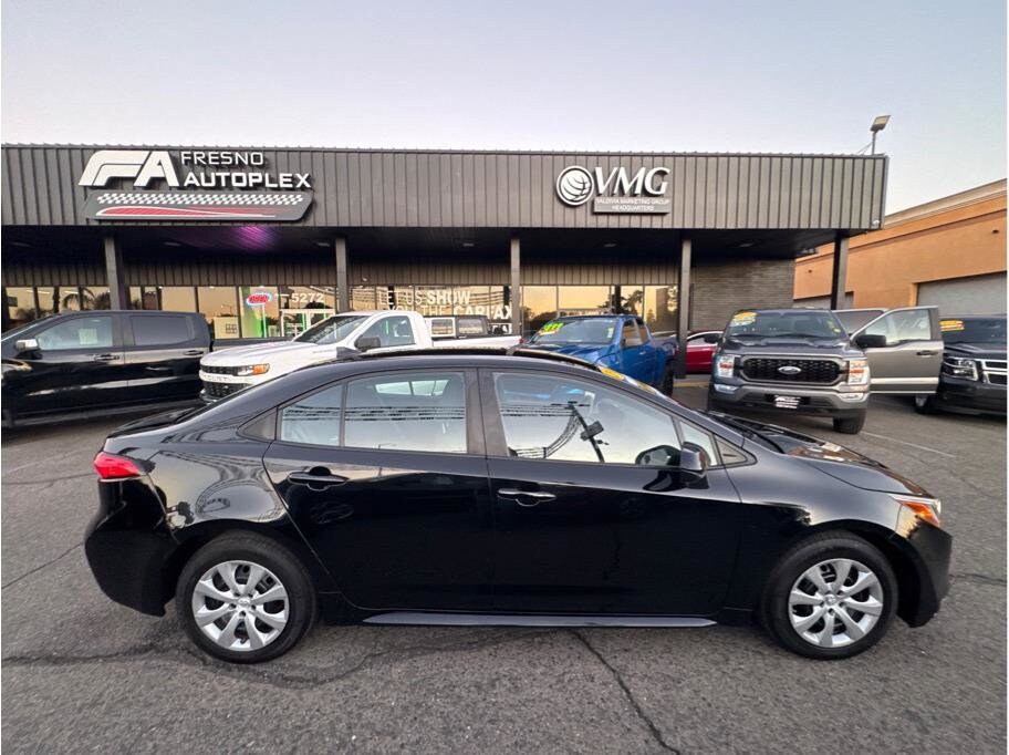 2023 Toyota Corolla LE photo 3