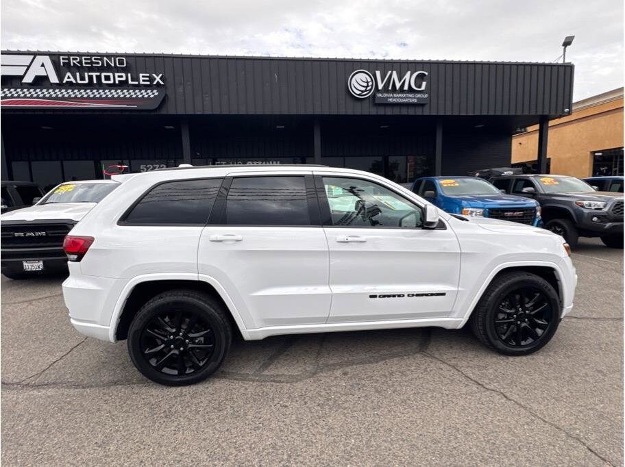 2022 Jeep Cherokee Laredo X SE Altitude photo 3