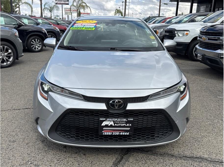 2022 Toyota Corolla LE photo 2