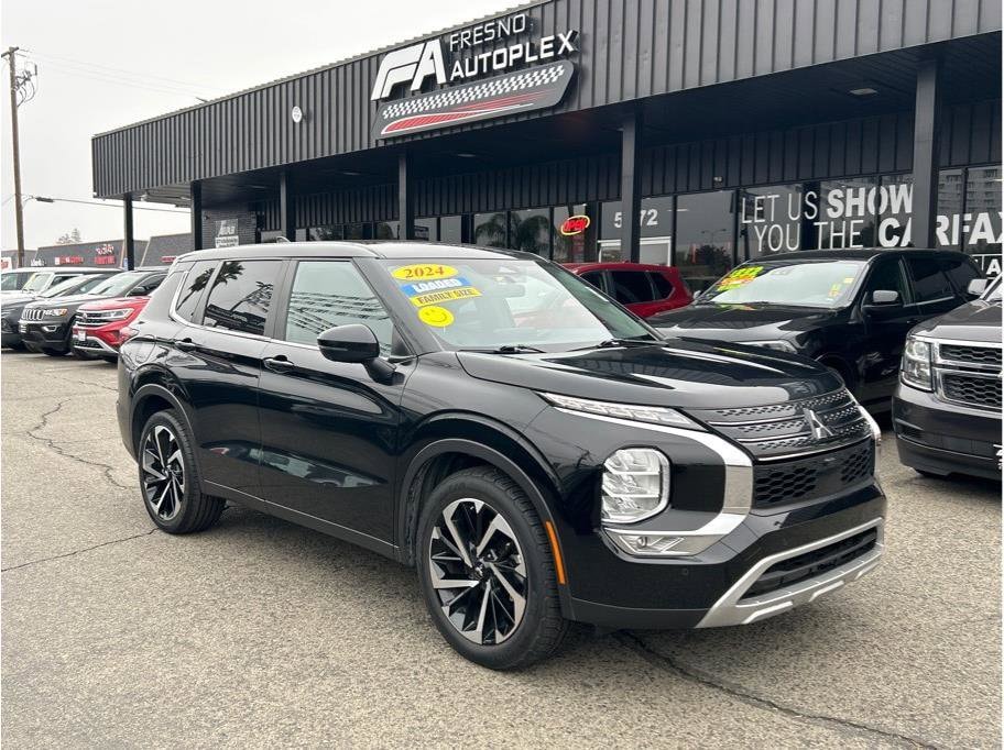 2024 Mitsubishi Outlander SE's photo