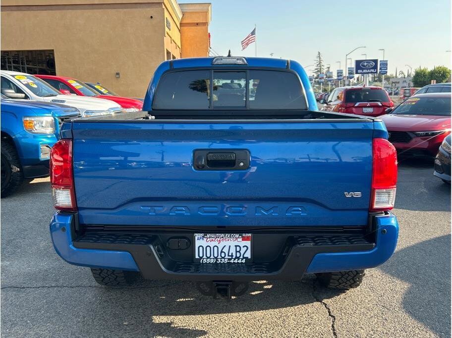 2016 Toyota Tacoma SR5 TRD Sport photo 4