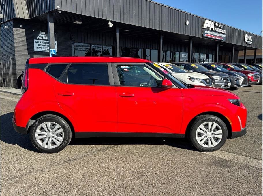 2023 Kia Soul LX photo 3