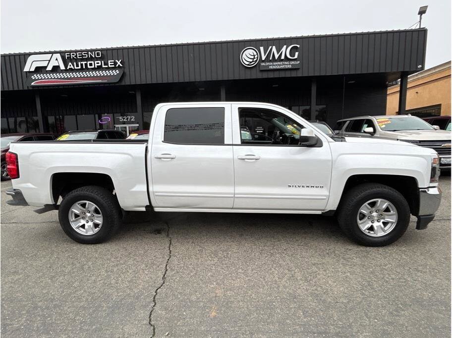 2017 Chevrolet Silverado 1500 LT photo 3