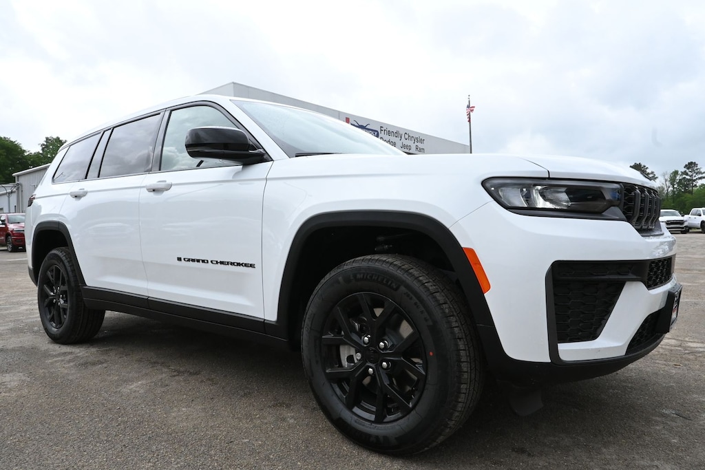 New 2026 Jeep Grand Cherokee L LAREDO ALTITUDE 4X2 Sport Utility