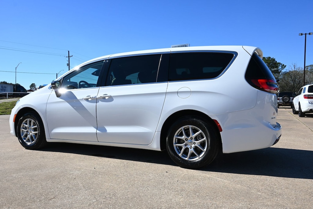Used 2024 Chrysler Pacifica Touring L Van Passenger Van