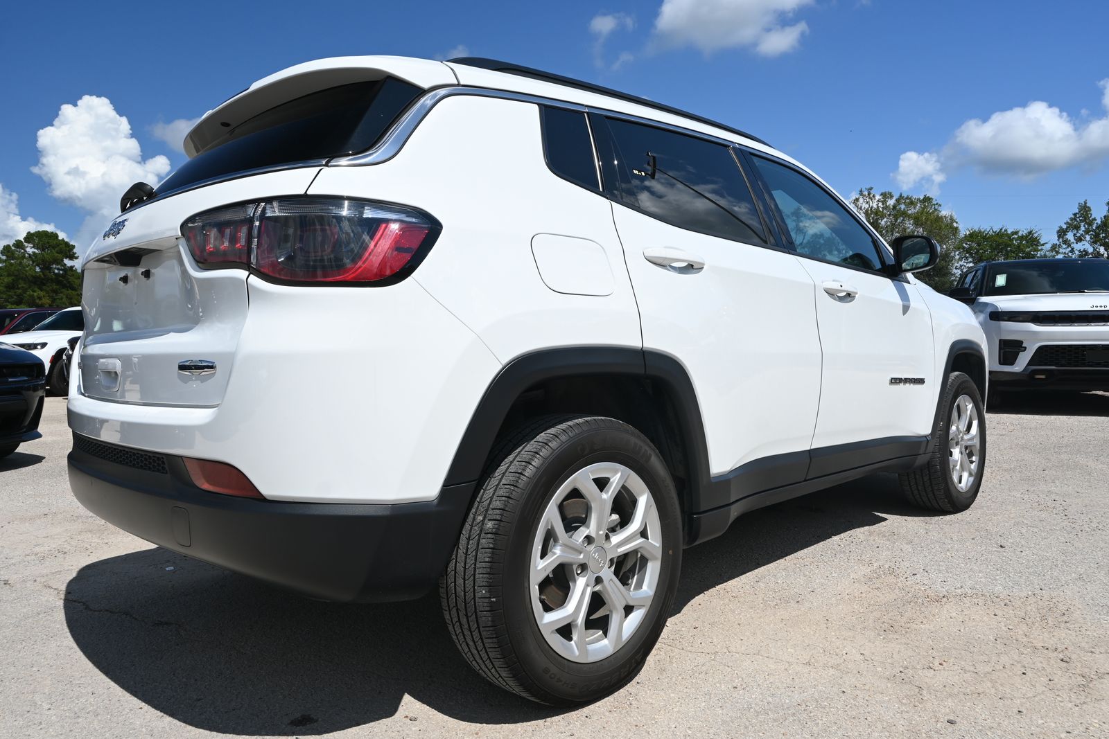 Used 2024 Jeep Compass Latitude with VIN 3C4NJDBN9RT138624 for sale in Liberty, TX
