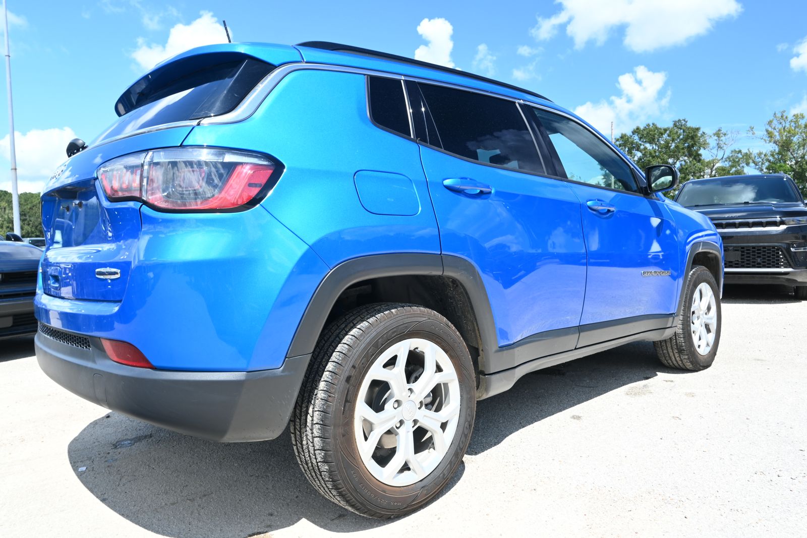 Used 2024 Jeep Compass Latitude with VIN 3C4NJDBN6RT109310 for sale in Liberty, TX