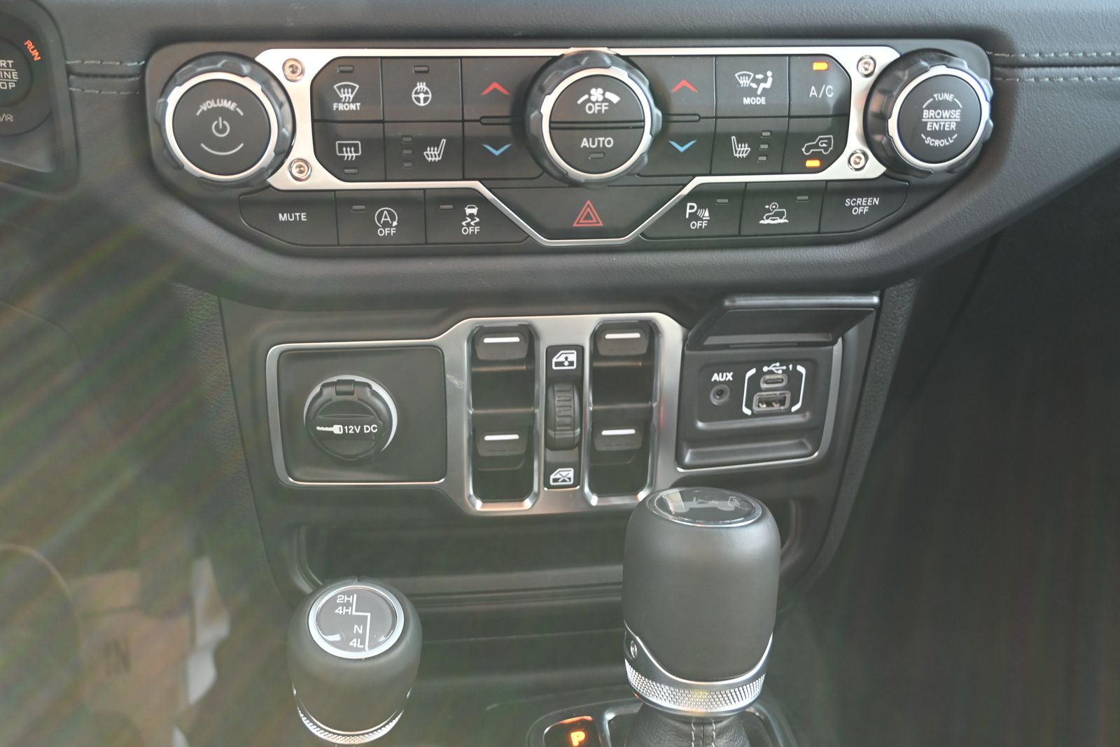 2025 Jeep Wrangler 4-Door Sahara - Photo 15