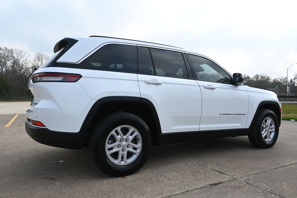 Used 2023 Jeep Grand Cherokee Laredo SUV