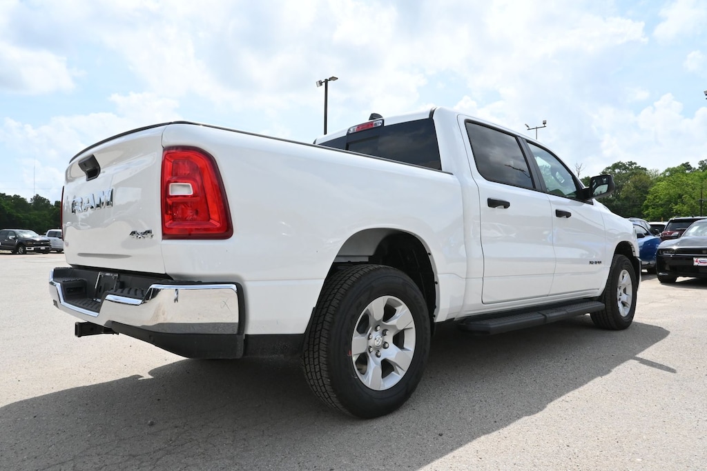 New 2026 Ram 1500 TRADESMAN CREW CAB 4X4 5'7 BOX Pickup
