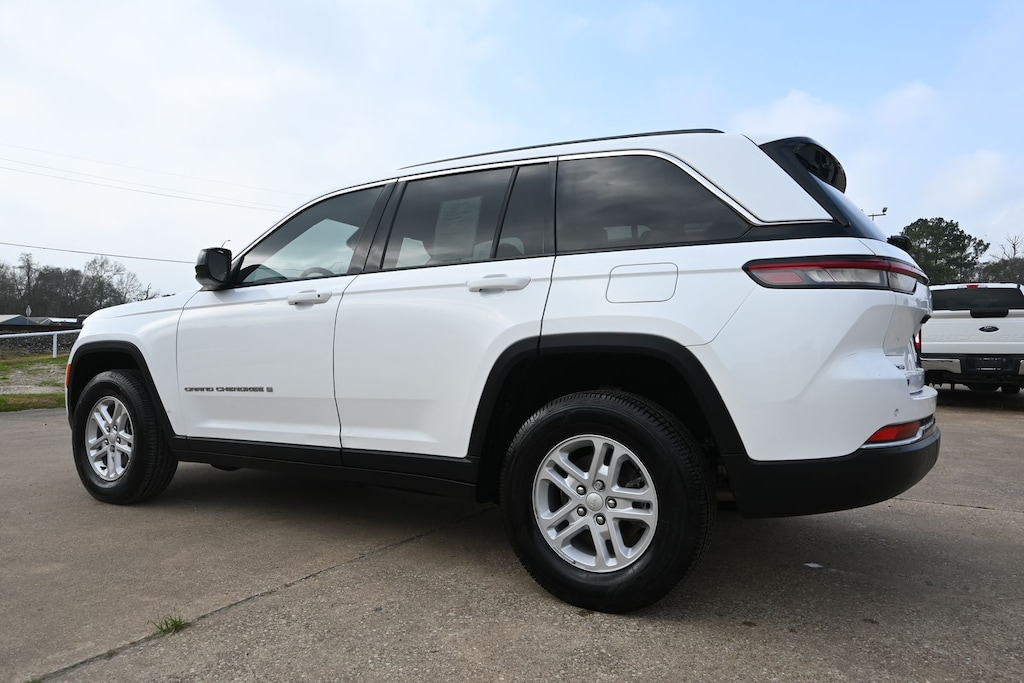 Used 2023 Jeep Grand Cherokee Laredo SUV
