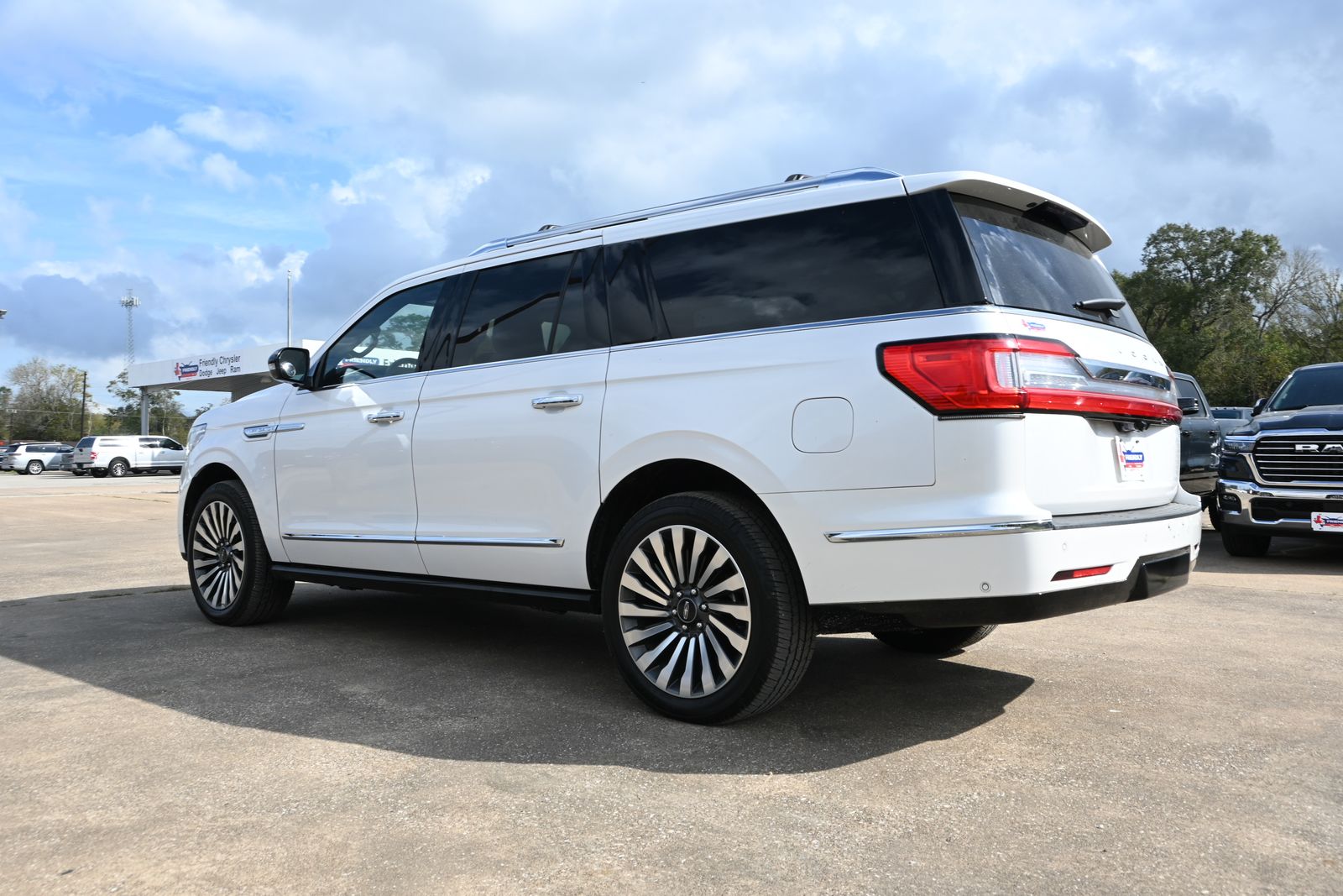 2019 Lincoln Navigator L Reserve photo 3