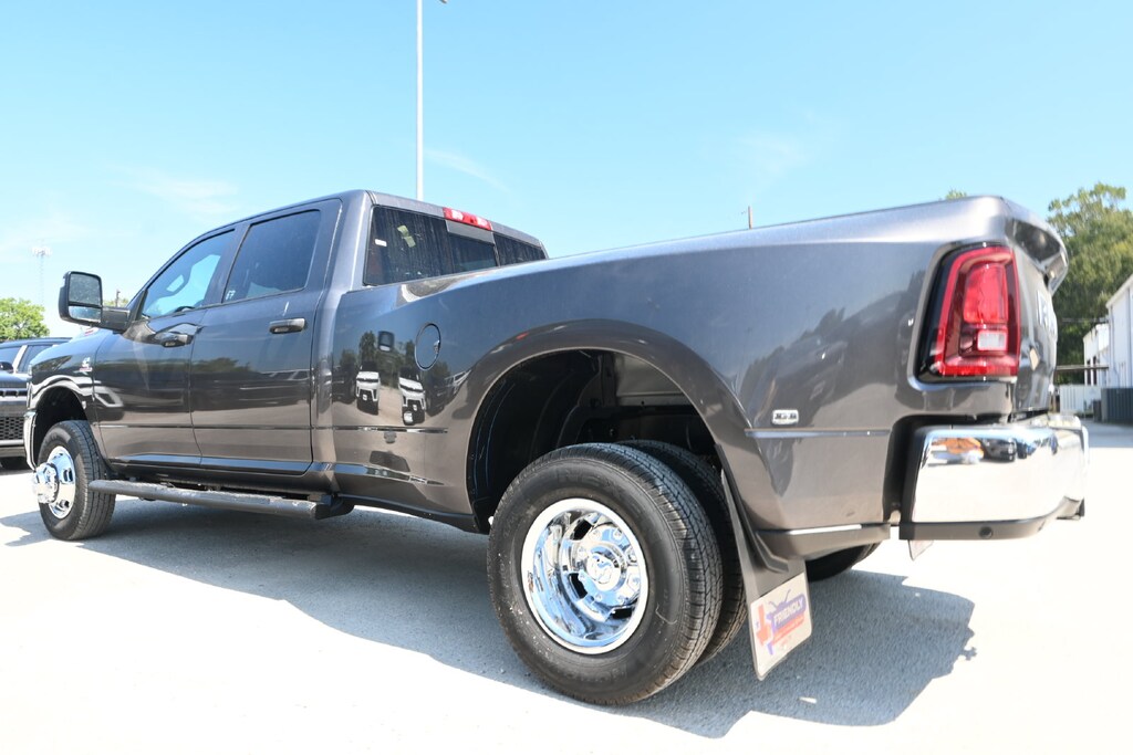New 2027 Ram 3500 TRADESMAN CREW CAB 4X4 8' BOX Pickup