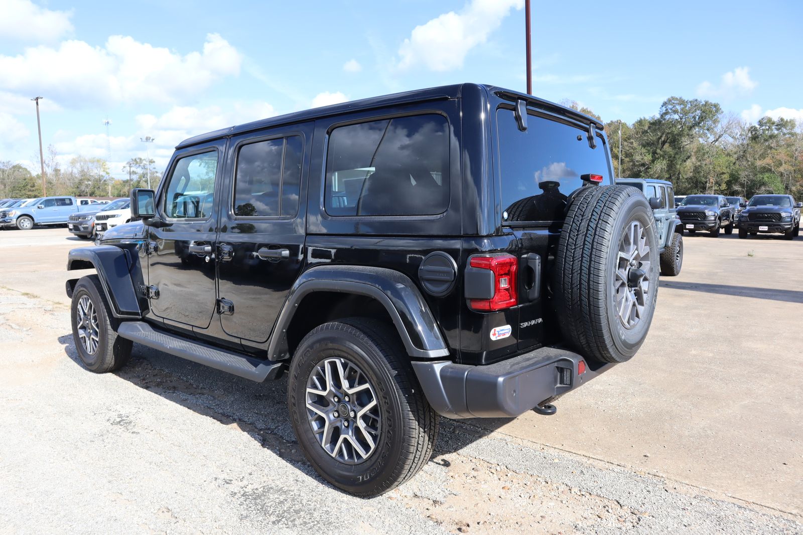 2025 Jeep Wrangler Sahara photo 3