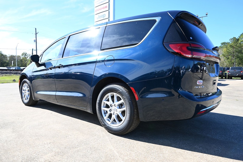 New 2025 Chrysler Pacifica SELECT Passenger Van