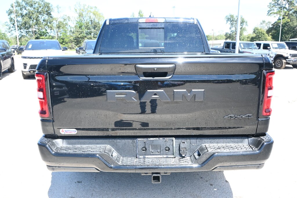 New 2027 Ram 1500 EXPRESS CREW CAB 4X4 5'7 BOX Pickup
