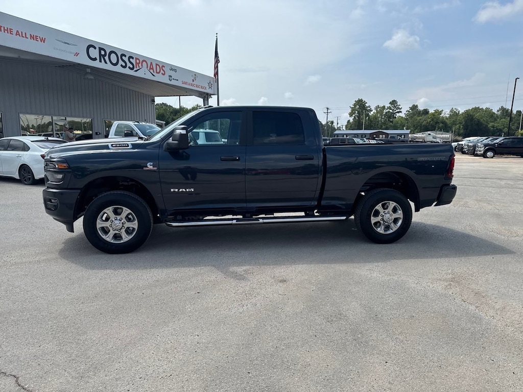 New 2025 Ram 2500 LONE STAR CREW CAB 4X4 6'4 BOX Pickup