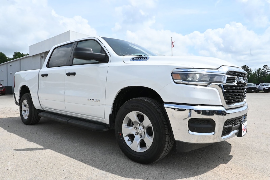 New 2026 Ram 1500 TRADESMAN CREW CAB 4X4 5'7 BOX Pickup